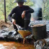 Penambang Tradisional Keluhkan Aturan Hutan Lindung
